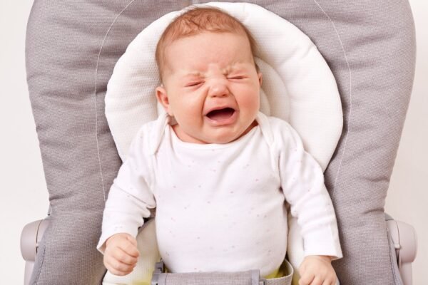 crying-baby-gassy-vs-colic-tummy-pain